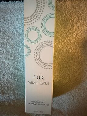 PUR Minerals Miracle Mist Hydrating Spray - White with Teal Accents